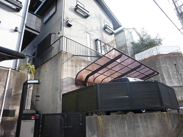 神奈川県横浜市戸塚区 Ａ邸 狭くて歩く事も出来なかった擁壁上のスペースをはね出し施工。物干し金具を設置してたった2日で快適空間に早変わり！