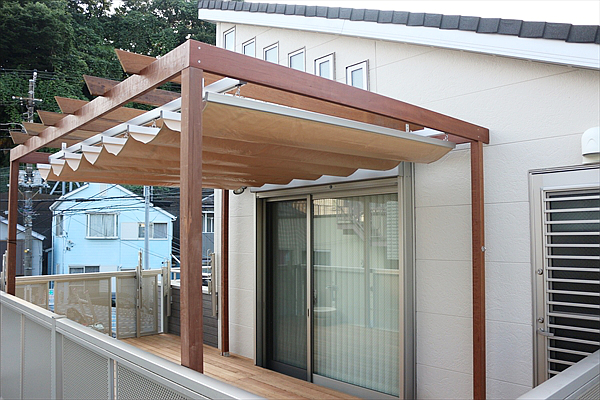 神奈川県横浜市保土ヶ谷区 K邸 一軒家のバルコニーをパーゴラ&オーニングで 快適なアウトドアリビングに