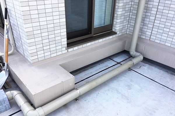 東京都国立市 S邸 コンクリートむき出しの無機質バルコニーを『梁を活かした寛ぎベンチ』でリラックスルームに変える