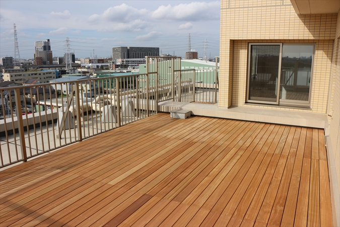 埼玉県八潮市 I邸 新築マンションの最上階には、オイル仕上げの極上ウッドデッキが最高！