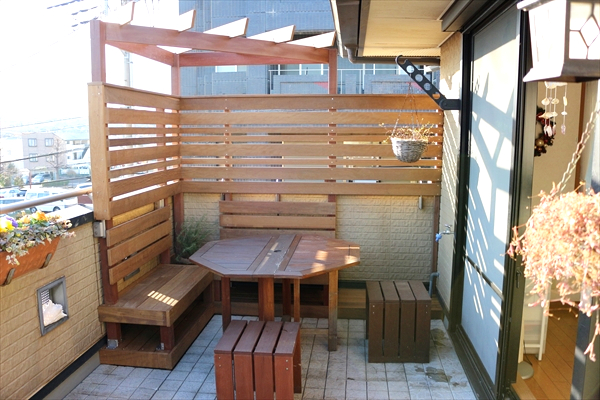 神奈川県横浜市青葉区 K邸 バルコニーを癒しのガーデニングリビングに。さりげない目隠しで安心プライベート空間