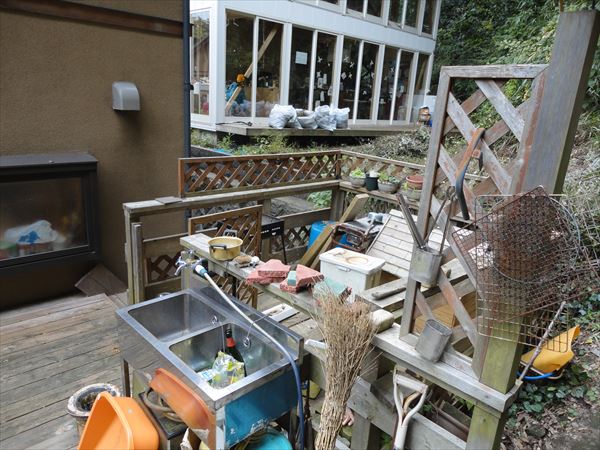 神奈川県鎌倉市 H邸 腐ったウッドデッキの造り替え 法面(傾斜地)を有効活用した広々ウッドデッキスペース