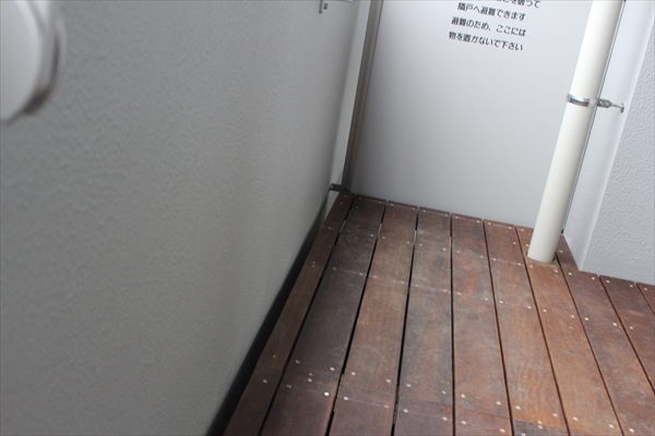 東京都 S邸 賃貸ワンルームマンションの狭いベランダにウッドデッキで寛ぎ空間を