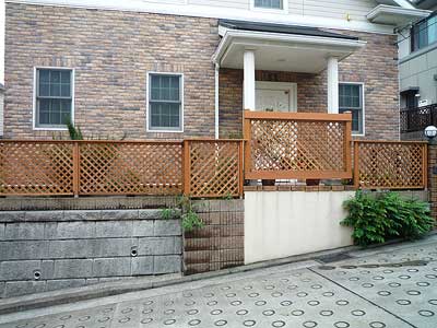 神奈川県横浜市鶴見区 K邸 ウッドデッキはウリンで安心ラティスで囲まれたガーデンホーム