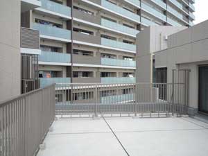 東京都葛飾区 W邸　2方面に広がる　ベランダとルーフバルコニーをウッドデッキでトータルリノベーション