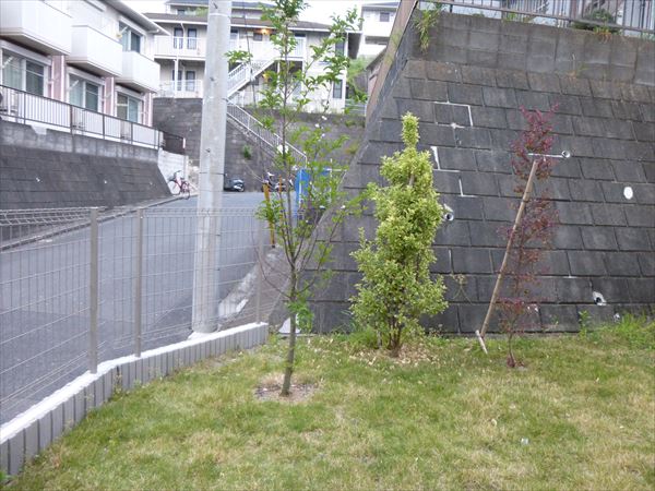 東京都多摩区 O邸 法面の庭をアマゾンネクサスで使いやすく開放感ある広々ウッドデッキに