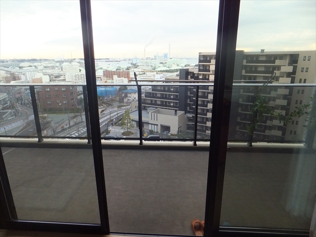 神奈川県横浜市磯子区 S邸 セランガンバツーをブラウンオイルで大人シンプルに 夫婦で眺望を楽しむ生活空間