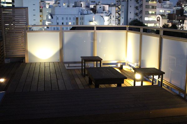 東京都文京区 T邸 開放的なルーフバルコニーを段差のアクセントとライティングでウッディなひと部屋へチェンジ