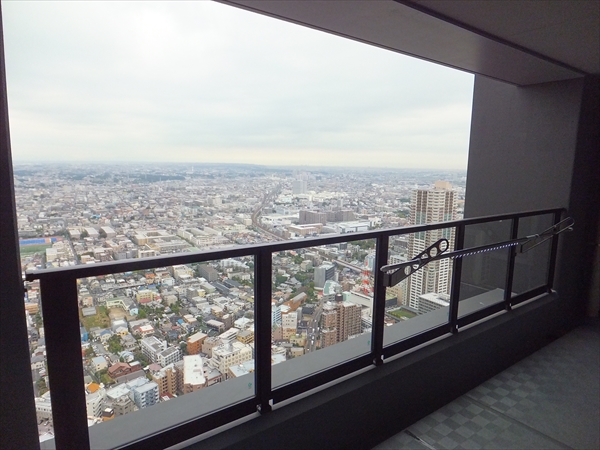 神奈川県川崎市中原区 H邸 53階建て武蔵小杉タワーマンション ガーデンハーツが叶える天空のウッドデッキ