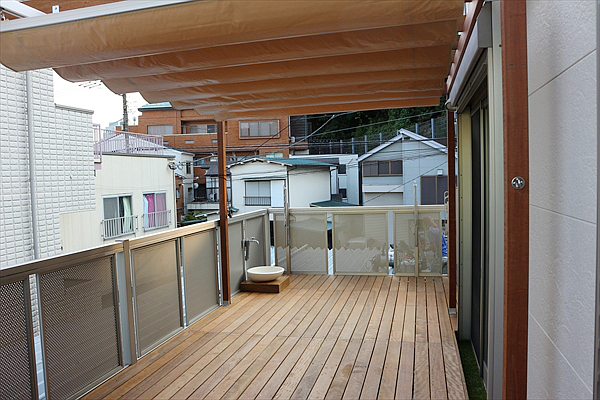 神奈川県横浜市保土ヶ谷区 K邸 一軒家のバルコニーをパーゴラ&オーニングで 快適なアウトドアリビングに