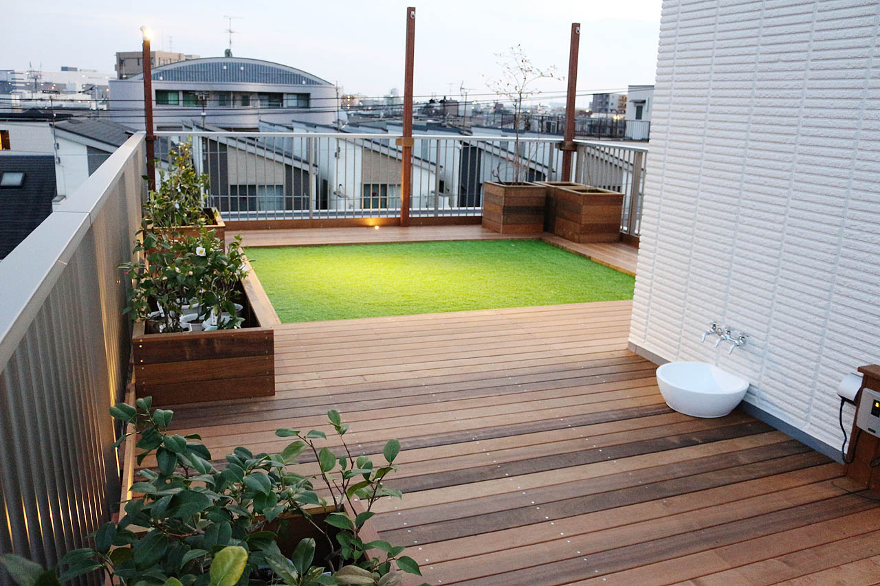 神奈川県横浜市港北区 T邸 二世帯住居屋上で念願の家庭菜園ができるデッキ。一戸建てバルコニーが屋上庭園に！