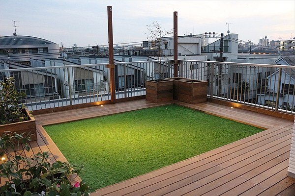 神奈川県横浜市港北区 T邸 二世帯住居屋上で念願の家庭菜園ができるデッキ。一戸建てバルコニーが屋上庭園に！
