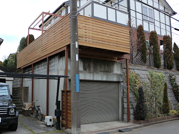 神奈川県横浜市戸塚区 Y邸 腐蝕したデッキの作り替え。見違える様な ビフォーアフター。パーゴラ、スライドオーニングで 日差しをシャットアウト