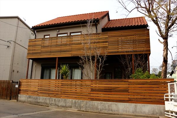 東京都練馬区 F邸 老朽化したハイデッキを外壁塗装のタイミングで造り替え。長寿命のハードウッドで安心も手にする！