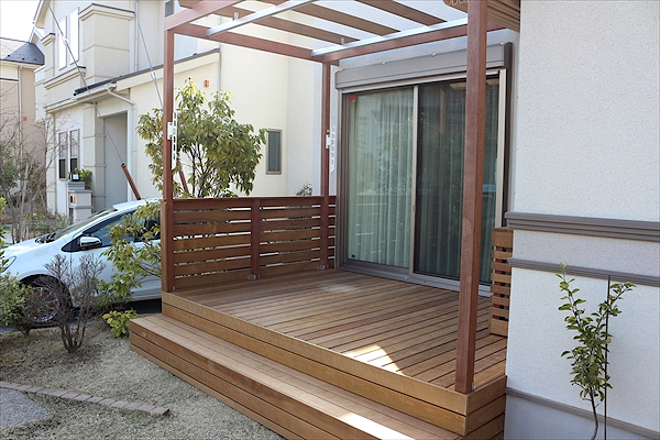 神奈川県横浜市緑区 F邸　木漏れ日の庭にパーゴラとオーニングで憩いのデッキ空間を創る