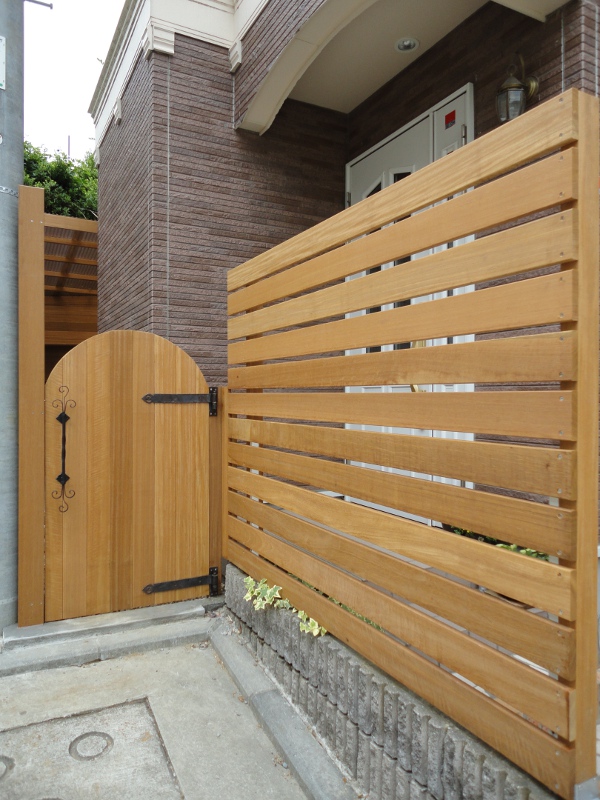 神奈川県横浜市緑区 M邸 デザインウォールとウッドデッキで外観のイメージチェンジ