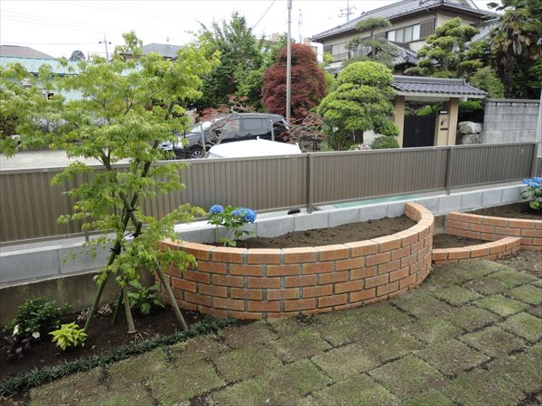 神奈川県横浜市都筑区 Ｈ邸 レンガの花壇とお庭をデザイン