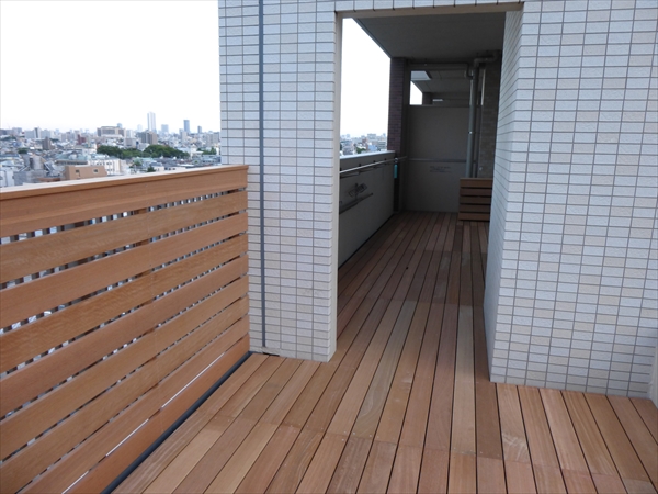 東京都板橋区 I邸 9階のルーフバルコニーの強風対策