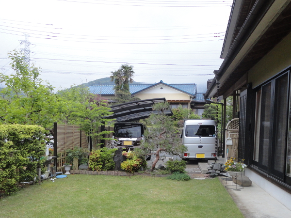 神奈川県伊勢原市 O邸 広々とした敷地に天然芝。フォーカルポイントを意識しウッドデッキでお庭の印象をアップ！