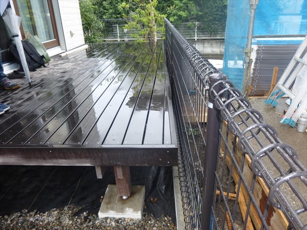 東京都練馬区 I邸 既存のデッキに目隠しフェンスの追加工事。ハードウッドで囲まれるプライベートな空間を造る