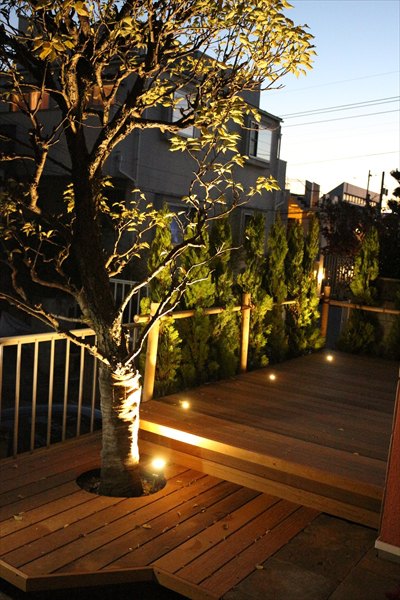 東京都大田区 K邸 シンプルな中にこだわりを。少しはね出しメリハリの利いたウッドデッキで昼夜問わず楽しめるお庭にリニューアル