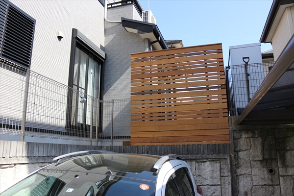神奈川県横浜市緑区 H邸 お庭の雑草対策にウッドデッキはいかが？憧れのウッドテラスはプライベート重視の目隠しフェンス付きで