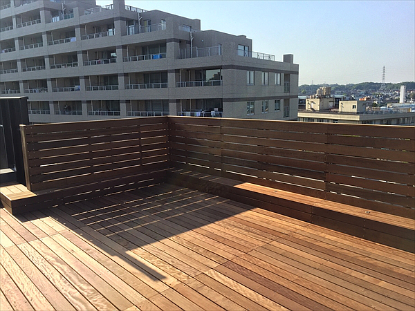 神奈川県横浜市緑区 O邸 ルーフバルコニーで過ごす休日。単なる屋外を太陽を楽しむ空間に変える