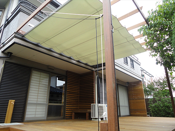 神奈川県川崎市麻生区 I邸 デザインウォールを施した造作ベンチや目隠しフェンスがアクセントに。理想をカタチにしたメンテナンスフリーなフラットガーデン