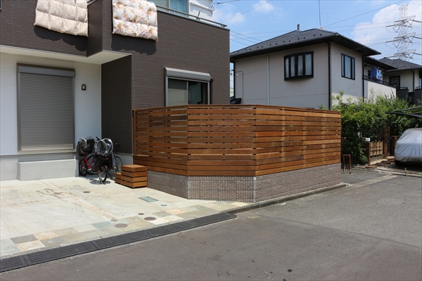 神奈川県川崎市麻生区 B邸 お庭の傾斜はウッドデッキで解消。ウッドデッキで囲まれた快適テラスの完成