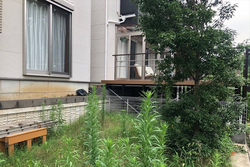 横浜市神奈川区 K邸 雑草の生い茂る傾斜地をリニューアル リビングからつながる約40平米 広々とした空間の完成です。