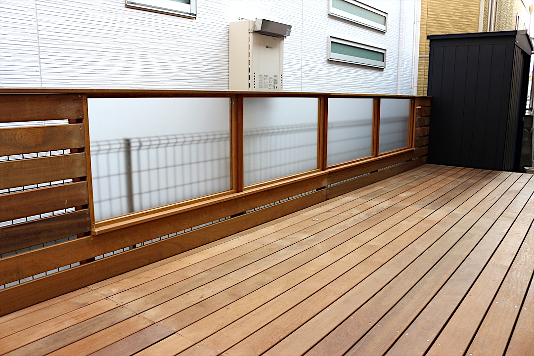 神奈川県横浜市都筑区 S邸　購入したマツモト物置に合わせた自由設計ウッドデッキ。こだわりが詰まった広々空間