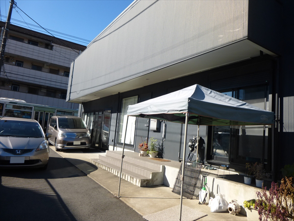 神奈川県横浜市保土ヶ谷区 M邸 玄関前のリノベーション。大型犬のシャワースペース完備で毎日の散歩も楽しくなるオープンテラス ウッドデッキ