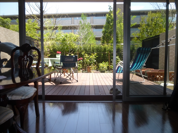 東京都世田谷区 Y邸 マンション専用庭とベランダをひと続きに！ ウッドデッキのリビングテラスが完成！