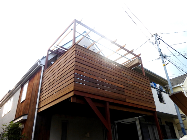 神奈川県横浜市港北区 I邸 単純に造り替えをしただけでなく、進化し利便性を高く向上させた車庫上ウッドデッキ