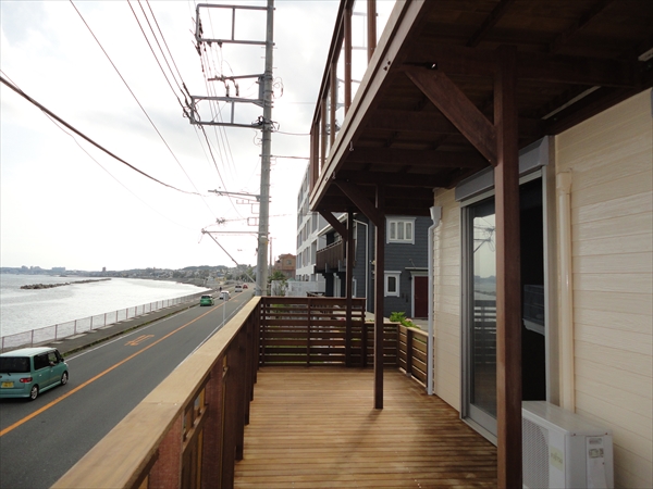 神奈川県横須賀市 K邸 海沿いの擁壁上に建つ2階建てウッドデッキの造り替え