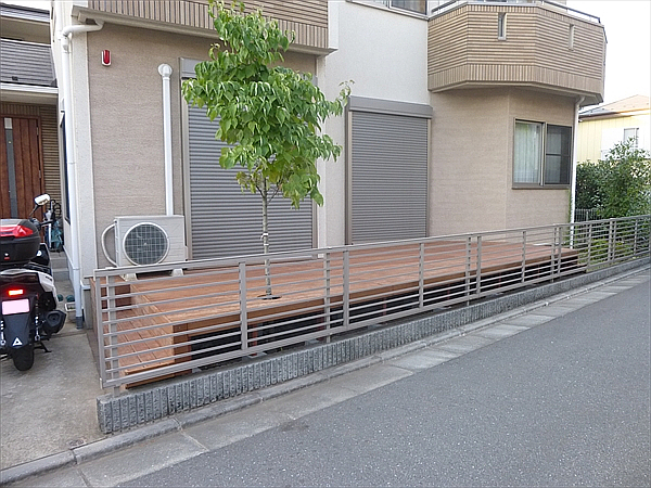 神奈川県川崎市宮前区 I邸 あまり利用していなかったお庭。子供とプールを楽しみたいと、総ウリンウッドデッキへリニューアル