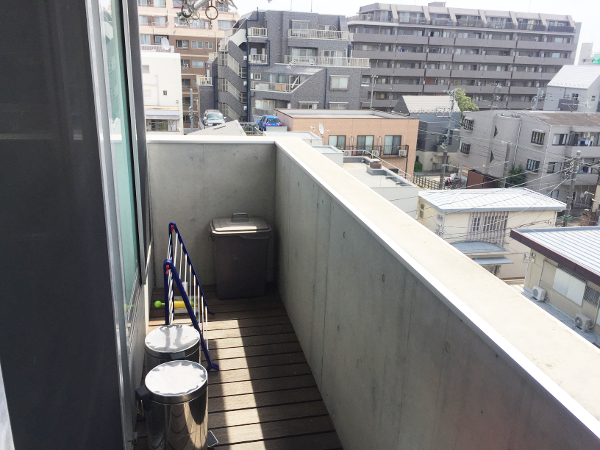東京都世田谷区 Y邸 使い古し腐り始めたバルコニーデッキをボタニカル風空間へハードウッドチェンジ