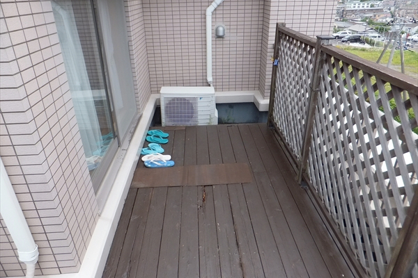 神奈川県横浜市栄区 T邸 マンションルーフバルコニーの腐ったデッキを処分、新設！メンテナンス不要のリゾート空間にリニューアル