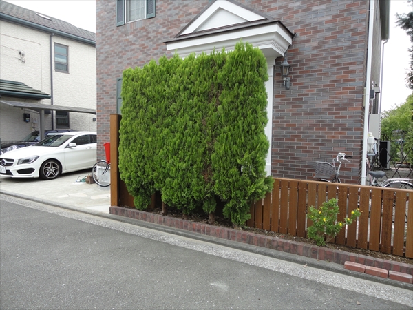 神奈川県横浜市都筑区 H邸 傷んでしまった枕木とデッキを撤去し、新たなエントランスとウッドデッキをデザイン！
