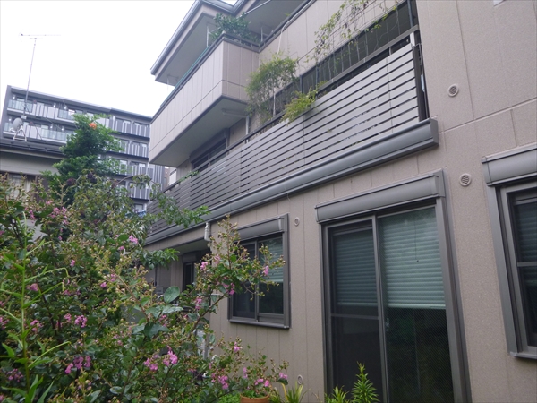神奈川県川崎市幸区 K邸 3階建ての2階ベランダを一部張り出しスカイデッキに。パーゴラ、オーニング、収納ベンチ、LED照明で広々快適空間へ！