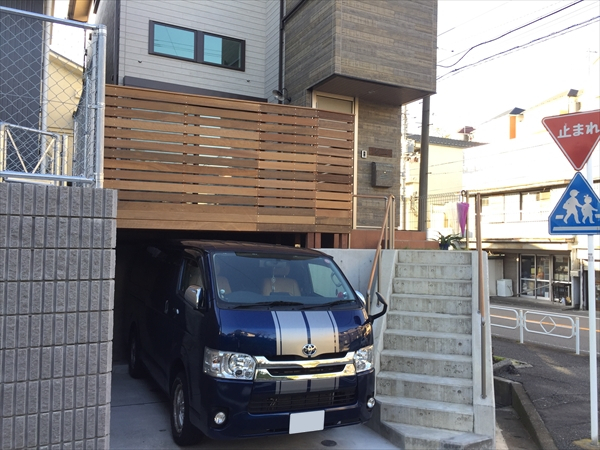 神奈川県横浜市港南区 M邸 ハイエースも問題なし！！車庫上デッキはデッドスペースに生まれる屋外の一部屋！