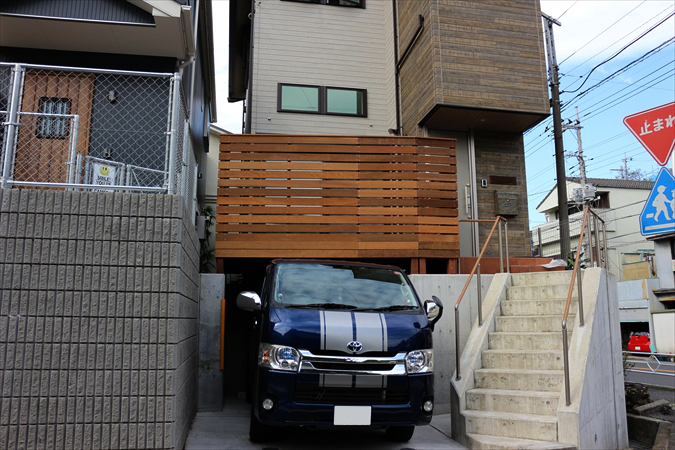 神奈川県横浜市港南区 M邸 ハイエースも問題なし！！車庫上デッキはデッドスペースに生まれる屋外の一部屋！