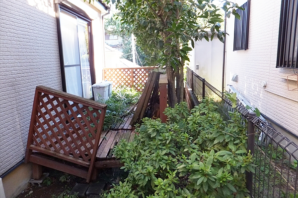 神奈川県川崎市多摩区 A邸 かつての快適デッキも、腐れば危険がいっぱい！解体新設プランで、憩いの庭づくり