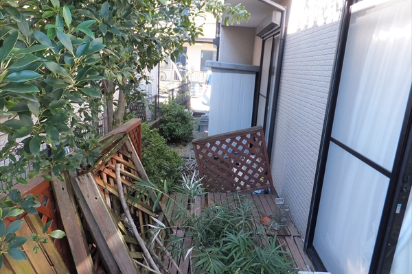 神奈川県川崎市多摩区 A邸 かつての快適デッキも、腐れば危険がいっぱい！解体新設プランで、憩いの庭づくり