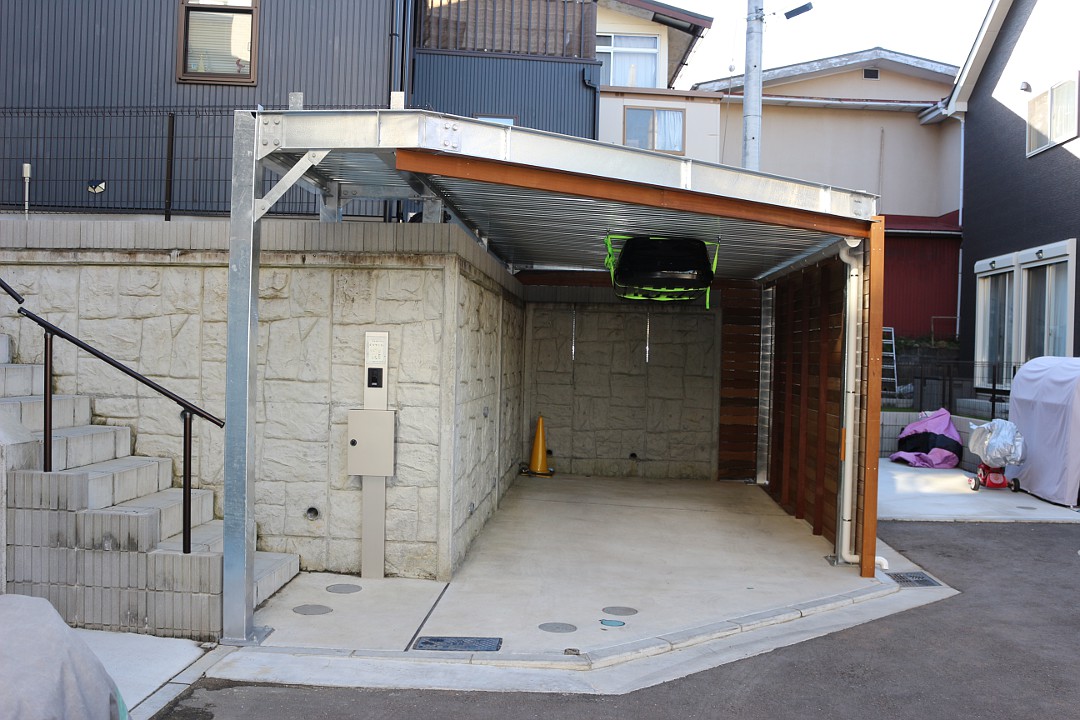 東京都大田区 S邸 鉄骨融合亜鉛ドブ漬けでシッカリとした土台と屋根にはキーストンプレートを30年以上耐久のカーポート