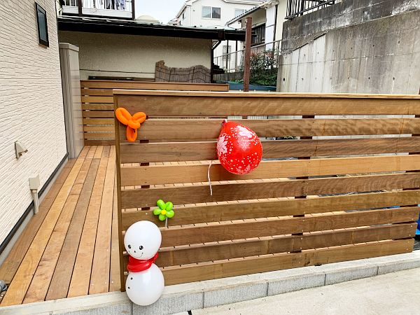 神奈川県横浜市磯子区 S邸　お子様のプールのためのウッドデッキ。オーダータープで日除けもばっちり！