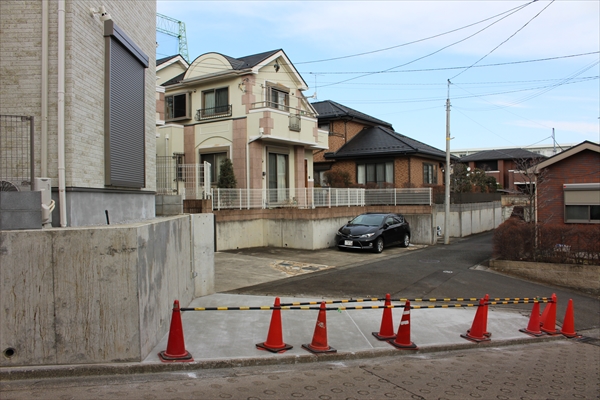 神奈川県横浜市旭区 N邸 ゆるやかな傾斜の変形地にマッチした快適なスカイデッキ