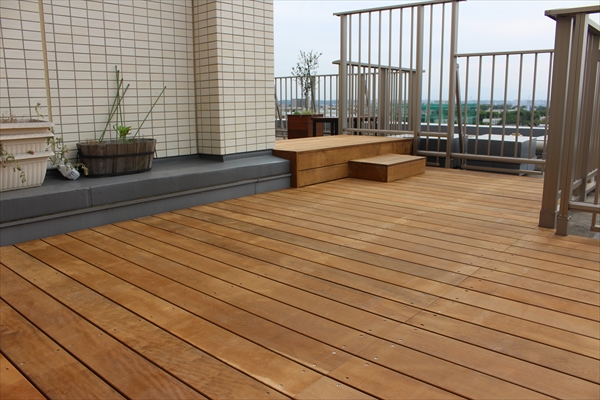東京都世田谷区 O邸 ガーデンファニチャーを取り入れた3方向のマンションルーフバルコニー