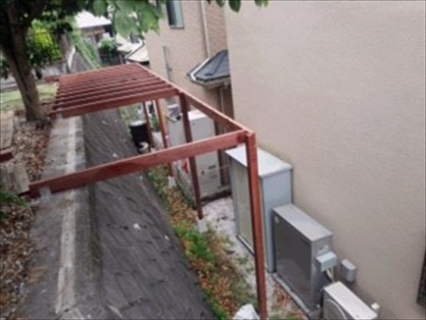 東京都町田市 T邸 擁壁の上使えない空間を有効利用した空中ウッドデッキ(スカイデッキ)