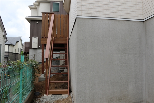 神奈川県横浜市旭区 Ｍ邸 お庭の斜面を有効利用できる快適な傾斜地ウッドデッキ